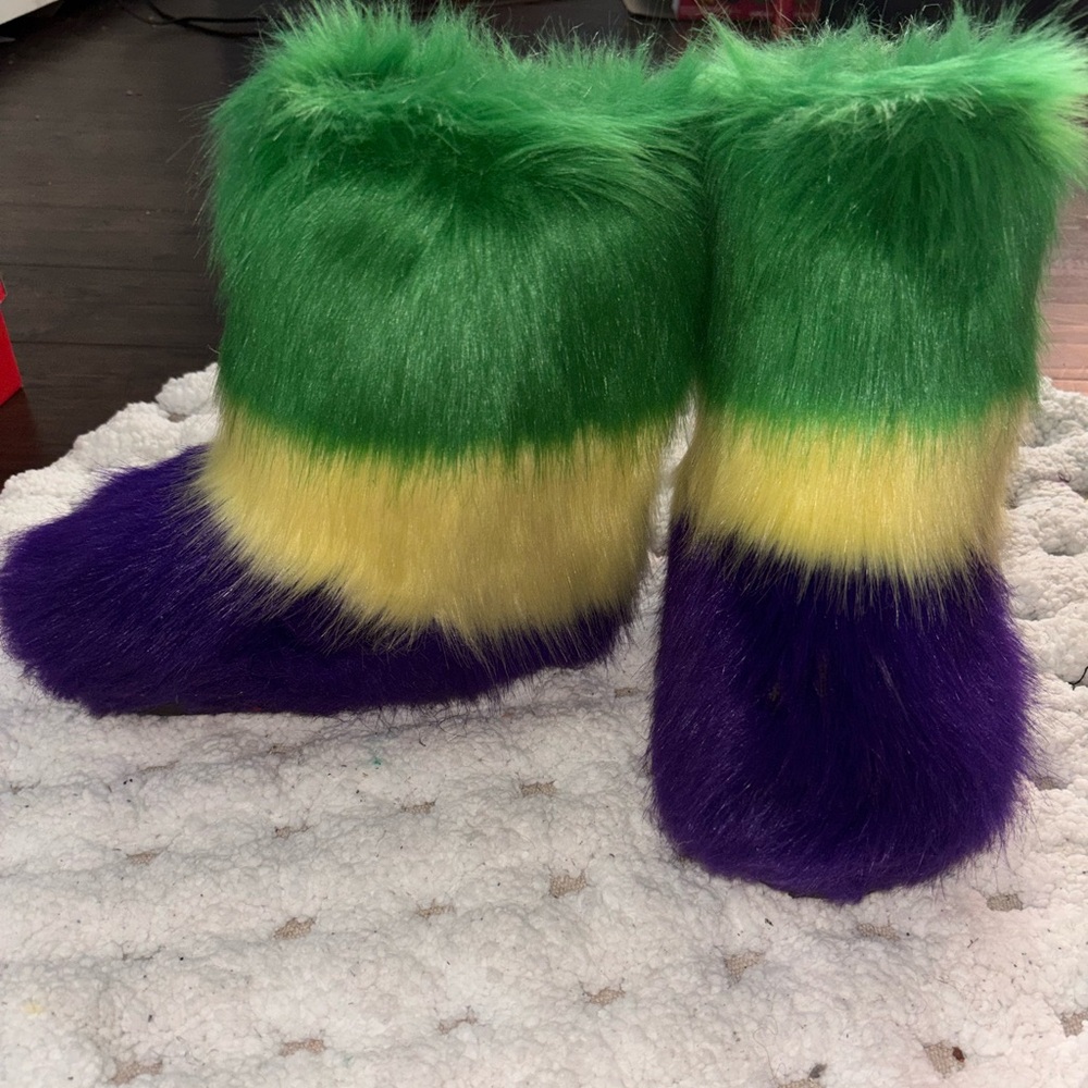 Mardi Gras Fur Boots - Picture 2 of 6